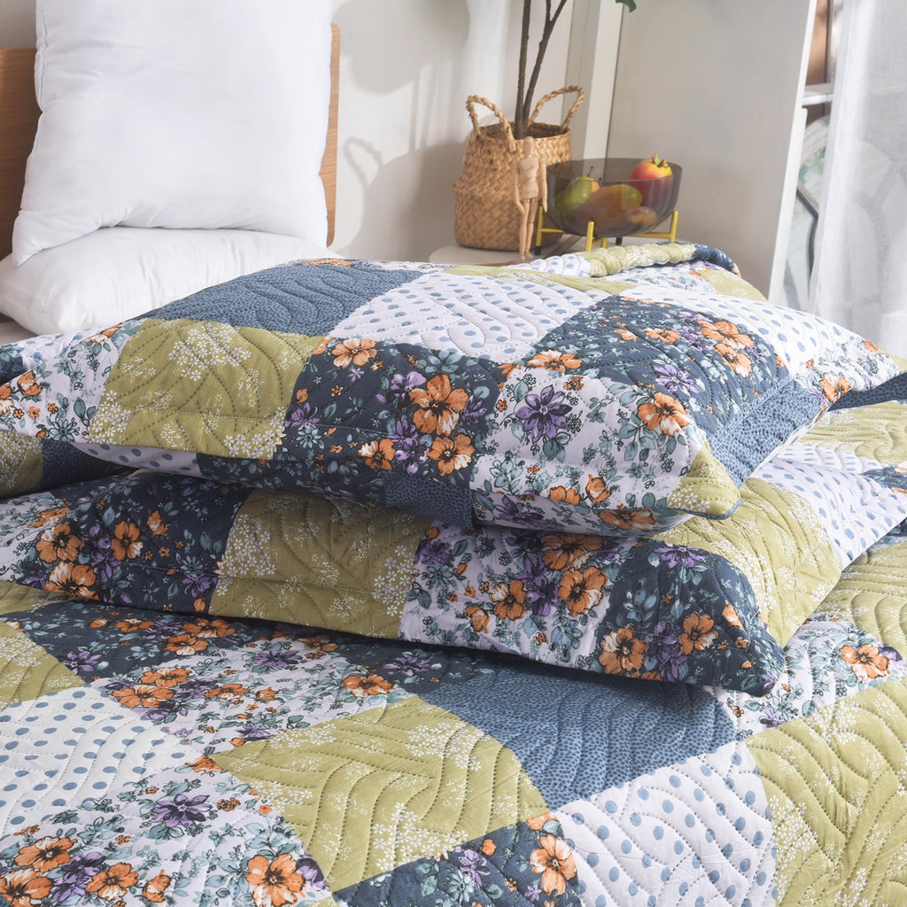 3 Piece Luxury Quilted Bedspread Set – Reversible Floral Patchwork Bedspread with Pillow Shams | Soft Microfibre Bed Throw for Double & King Size Beds