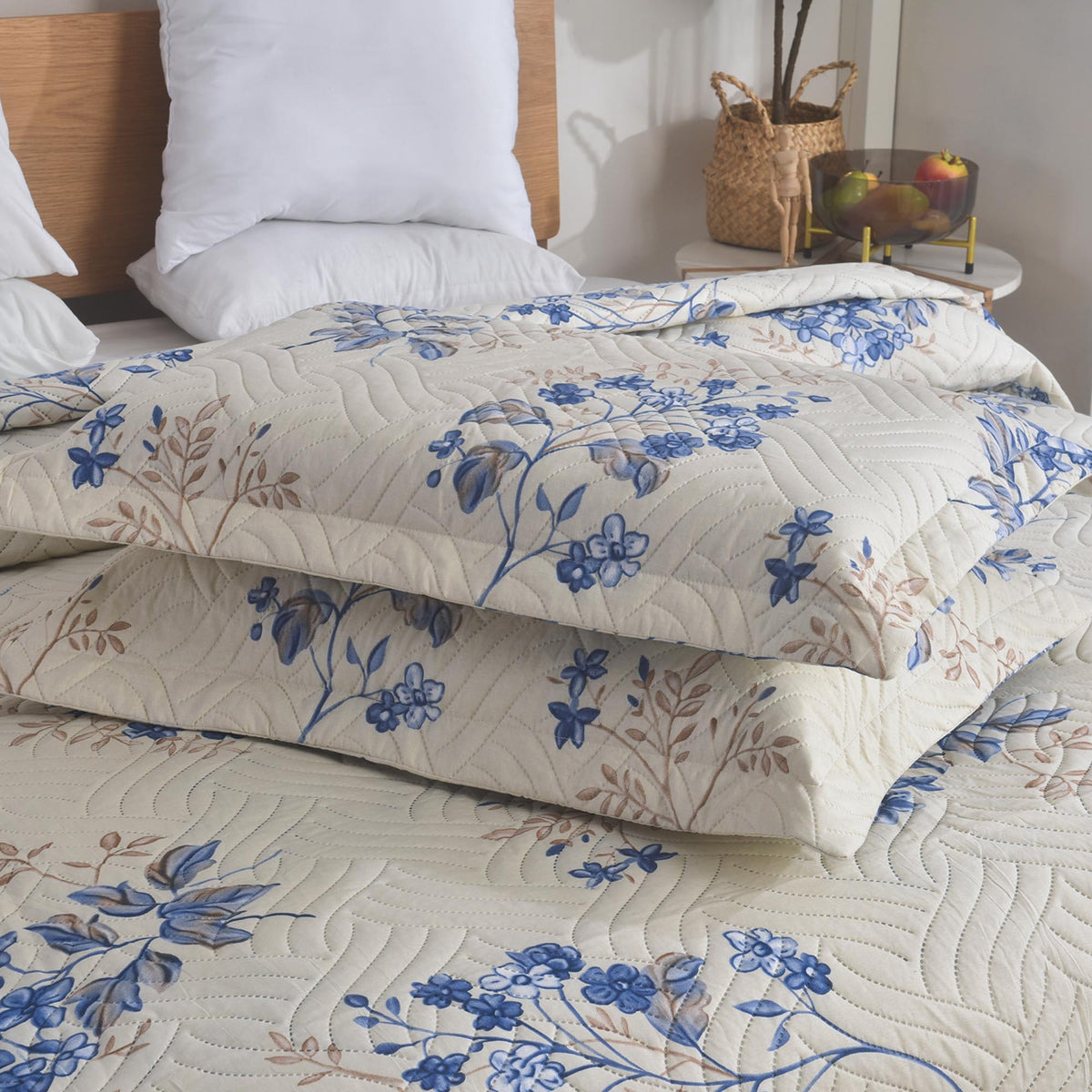 3 Piece Luxury Quilted Bedspread Set – Reversible Floral Patchwork Bedspread with Pillow Shams | Soft Microfibre Bed Throw for Double & King Size Beds