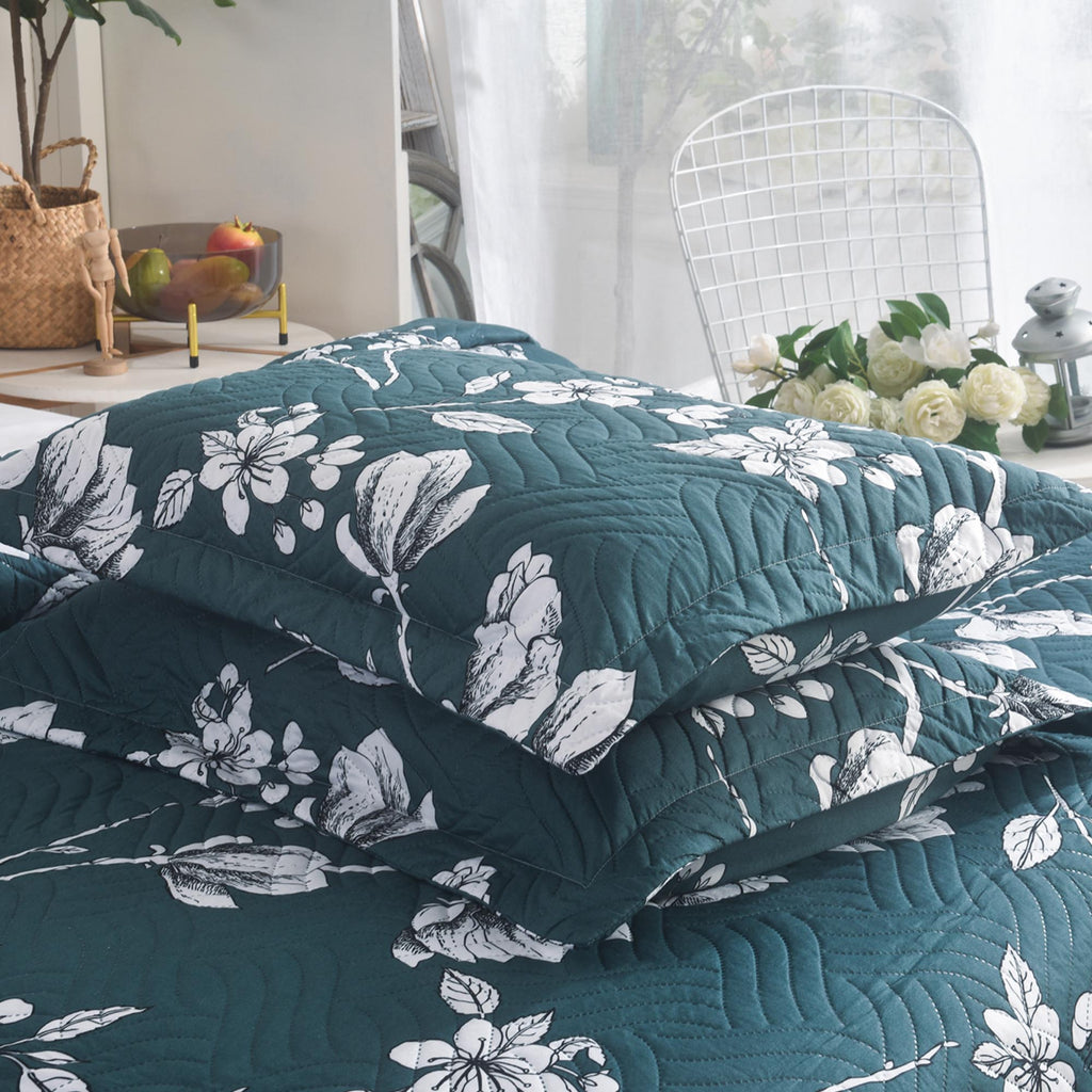 3 Piece Luxury Quilted Bedspread Set – Reversible Floral Patchwork Bedspread with Pillow Shams | Soft Microfibre Bed Throw for Double & King Size Beds