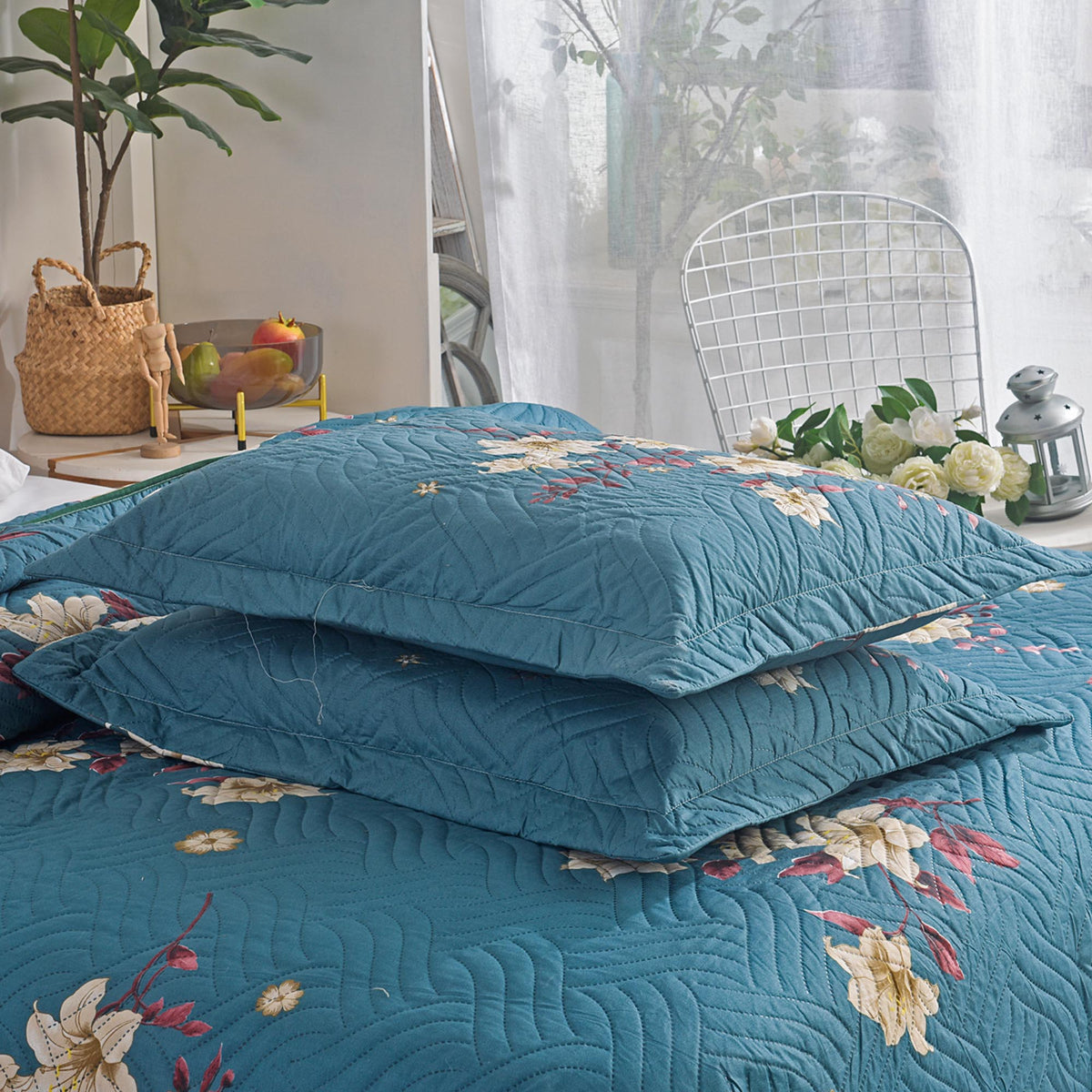 3 Piece Luxury Quilted Bedspread Set – Reversible Floral Patchwork Bedspread with Pillow Shams | Soft Microfibre Bed Throw for Double & King Size Beds