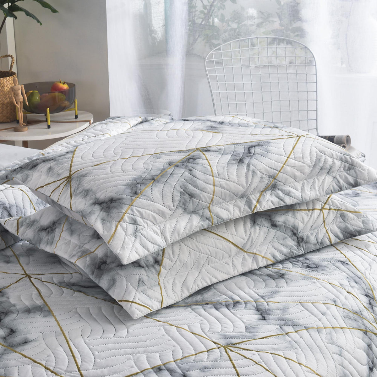 3 Piece Luxury Quilted Bedspread Set – Reversible Floral Patchwork Bedspread with Pillow Shams | Soft Microfibre Bed Throw for Double & King Size Beds