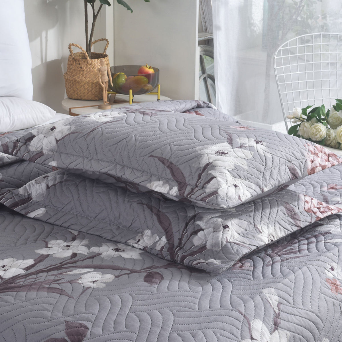 3 Piece Luxury Quilted Bedspread Set – Reversible Floral Patchwork Bedspread with Pillow Shams | Soft Microfibre Bed Throw for Double & King Size Beds