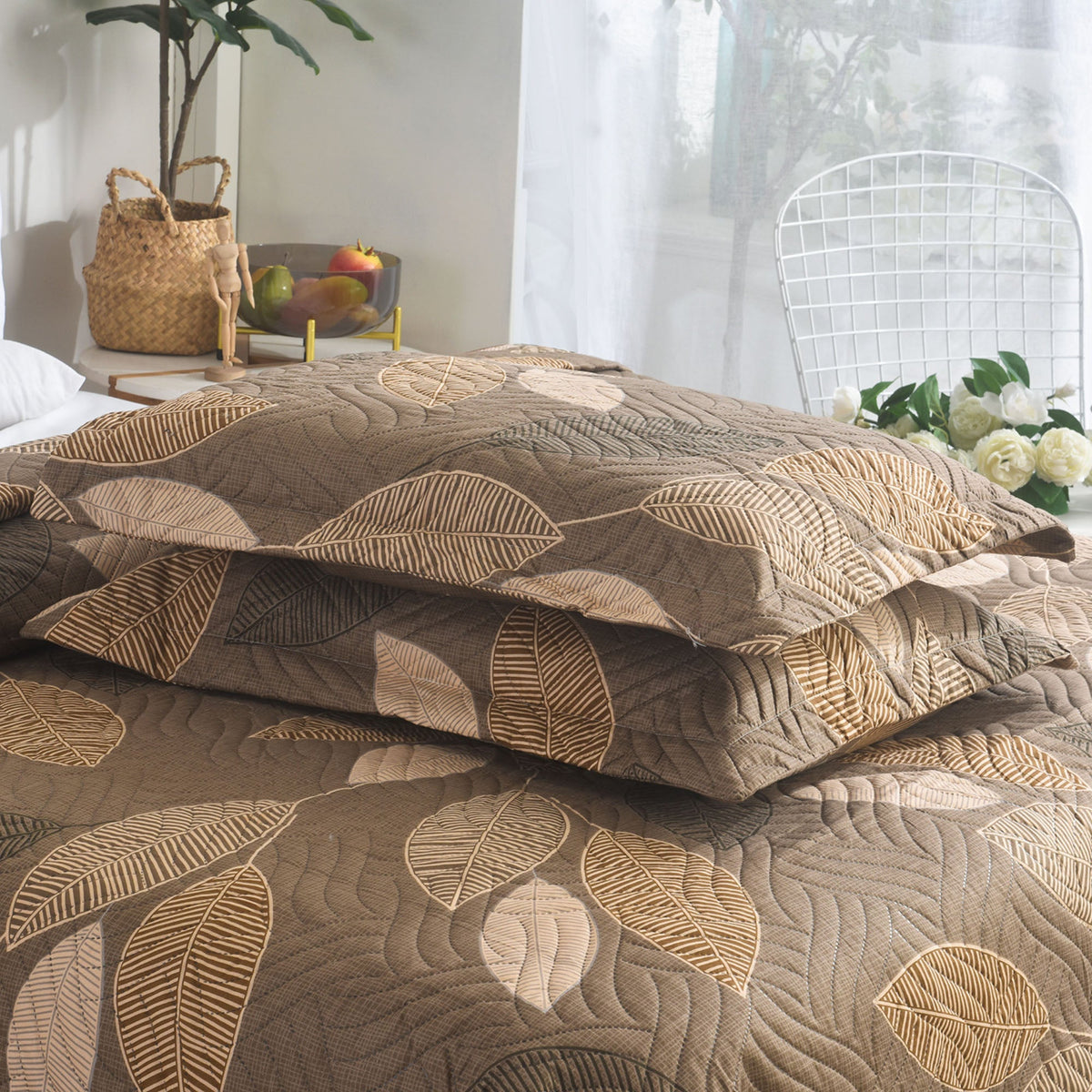 3 Piece Luxury Quilted Bedspread Set – Reversible Floral Patchwork Bedspread with Pillow Shams | Soft Microfibre Bed Throw for Double & King Size Beds