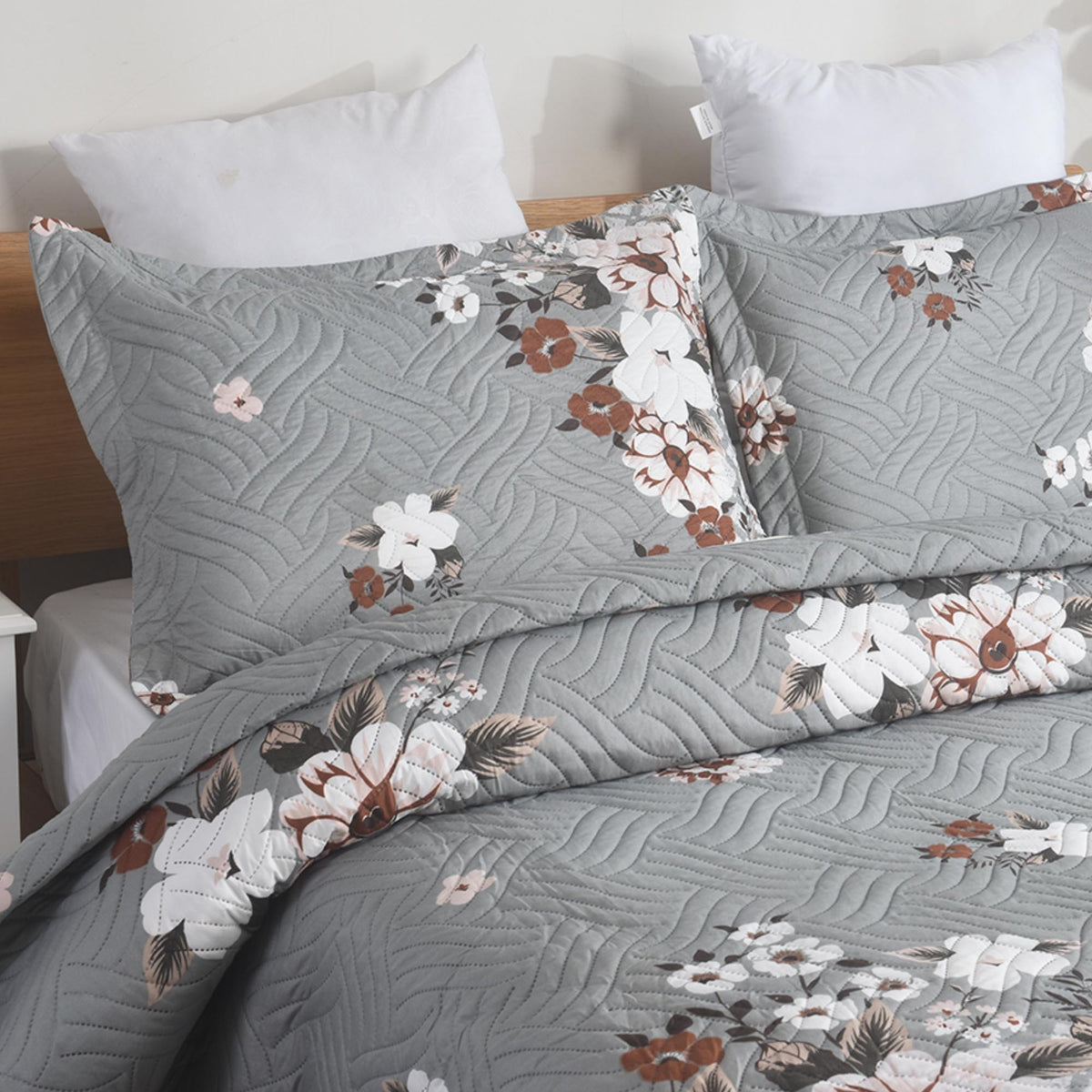 3 Piece Luxury Quilted Bedspread Set – Reversible Floral Patchwork Bedspread with Pillow Shams | Soft Microfibre Bed Throw for Double & King Size Beds