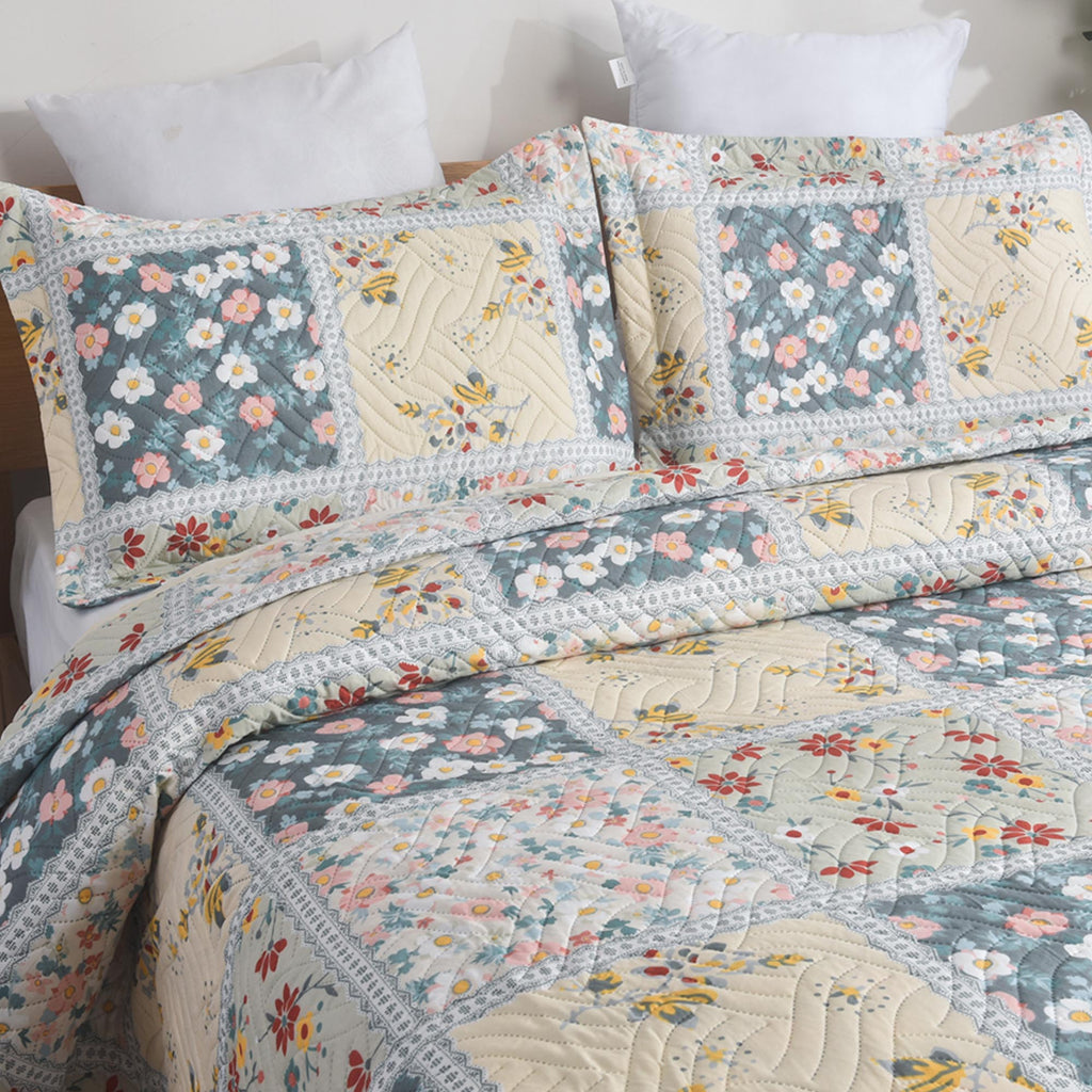 3 Piece Luxury Quilted Bedspread Set – Reversible Floral Patchwork Bedspread with Pillow Shams | Soft Microfibre Bed Throw for Double & King Size Beds