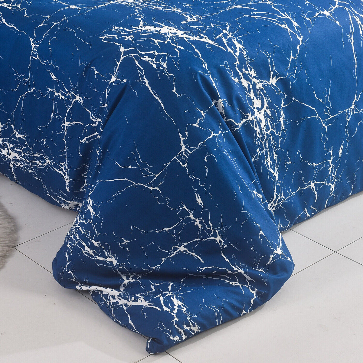 Hadi London Obsidian Marble 4 Piece Microfibre Bedding Set – Duvet Cover, Fitted Sheet & Pillowcases