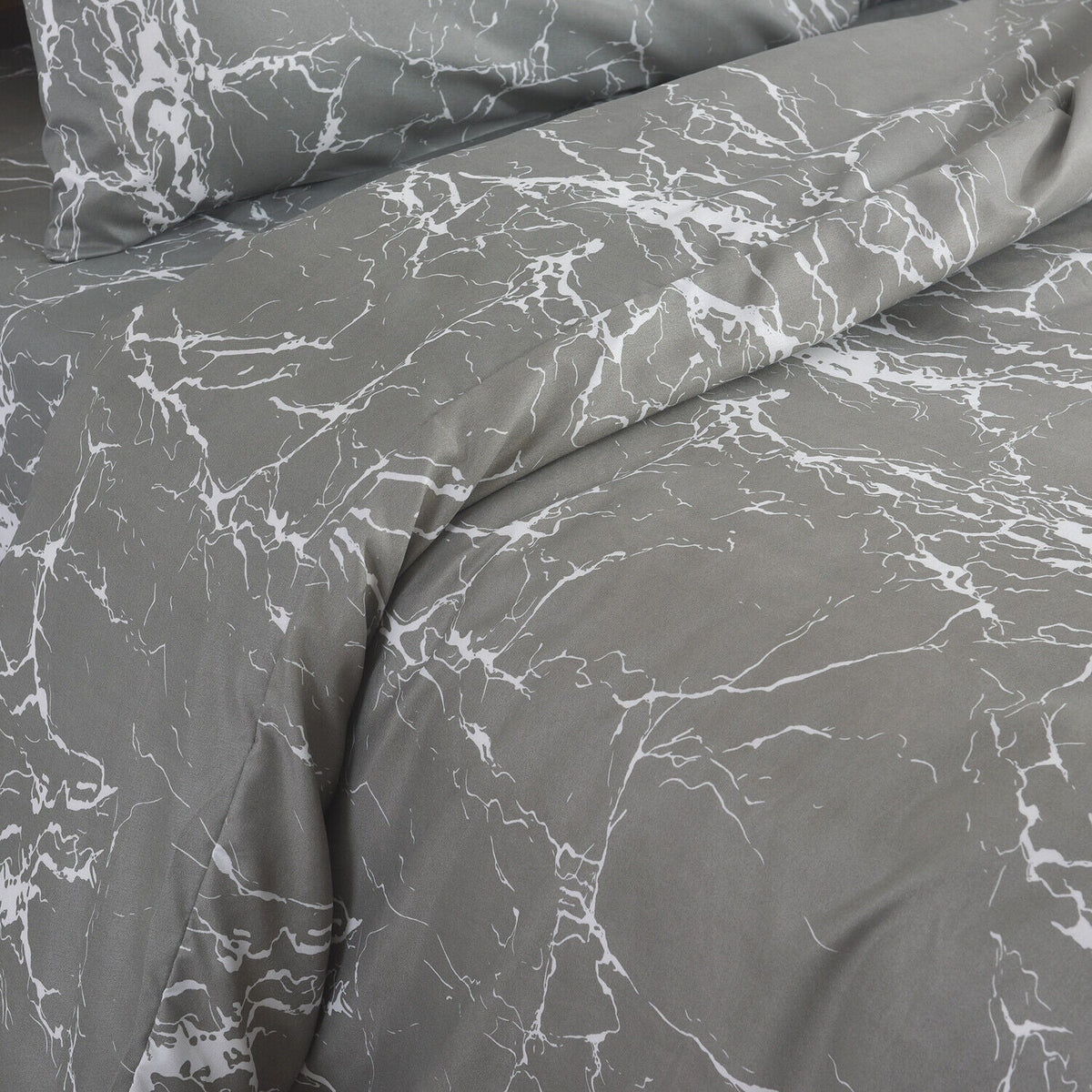 Hadi London Obsidian Marble 4 Piece Microfibre Bedding Set – Duvet Cover, Fitted Sheet & Pillowcases