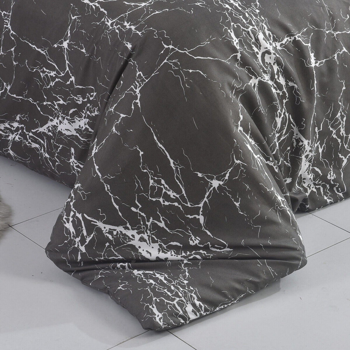 Hadi London Obsidian Marble 4 Piece Microfibre Bedding Set – Duvet Cover, Fitted Sheet & Pillowcases