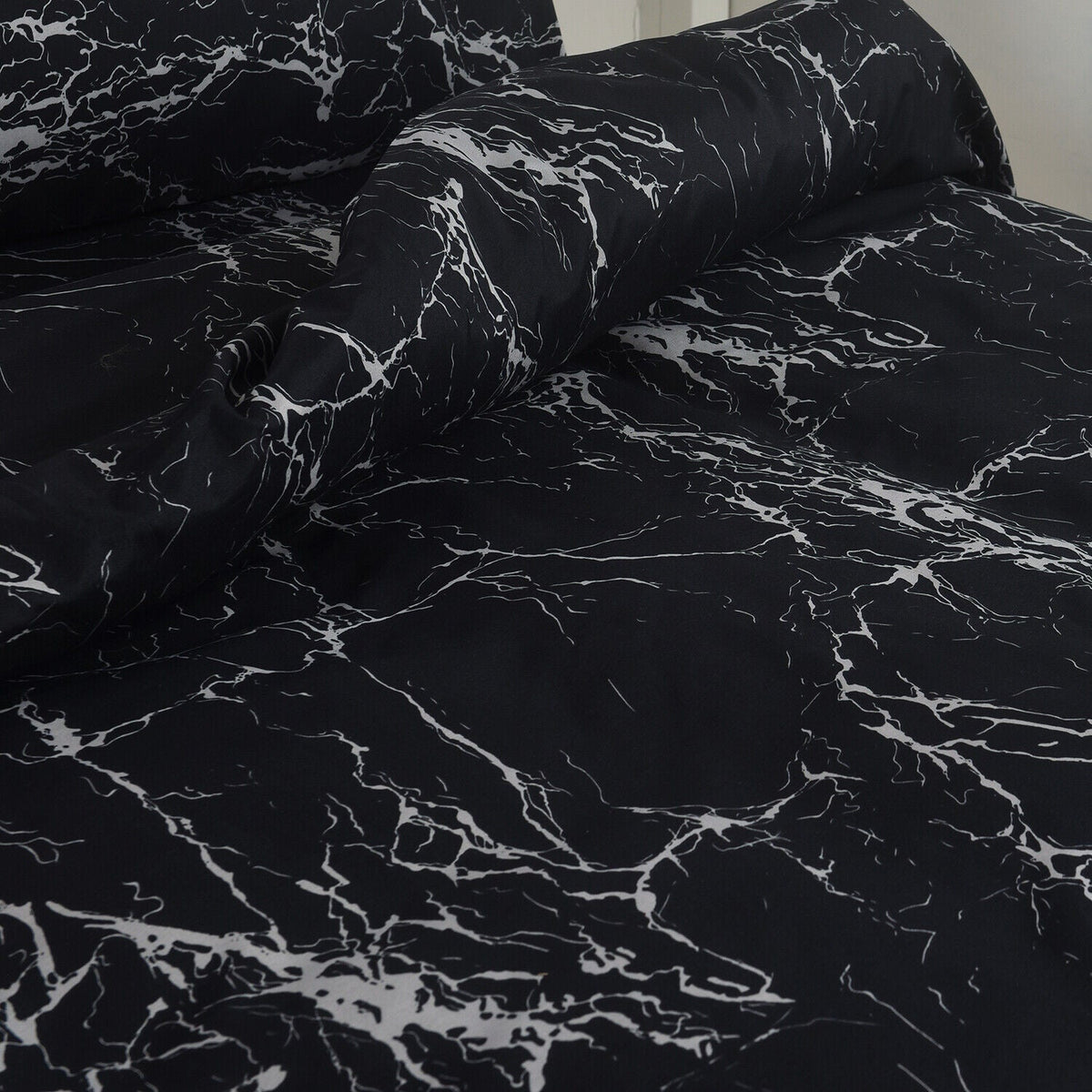 Hadi London Obsidian Marble 4 Piece Microfibre Bedding Set – Duvet Cover, Fitted Sheet & Pillowcases
