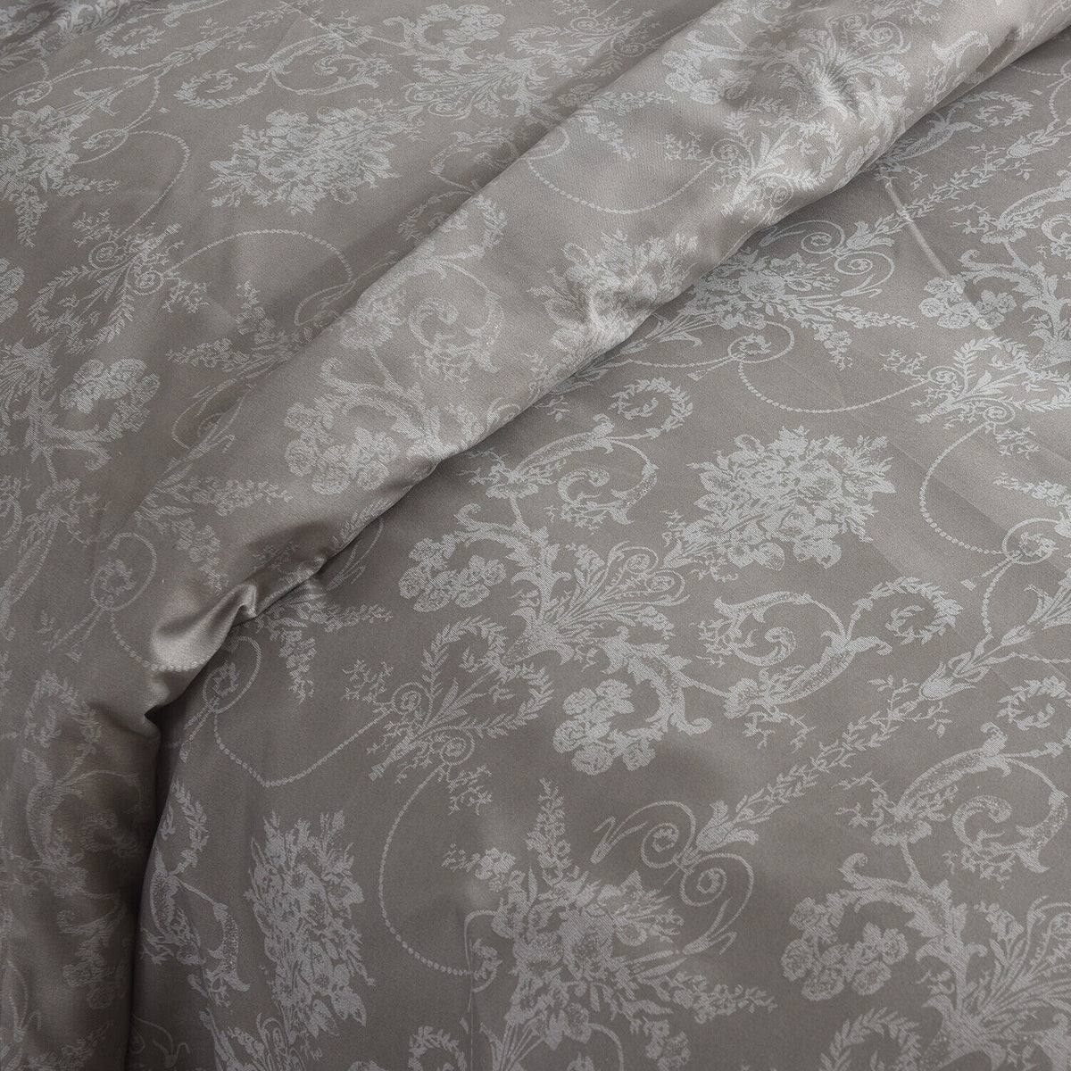 Hadi London 4 Piece Microfibre Bedding Set – Reversible Duvet Cover, Fitted Sheet & Pillowcases