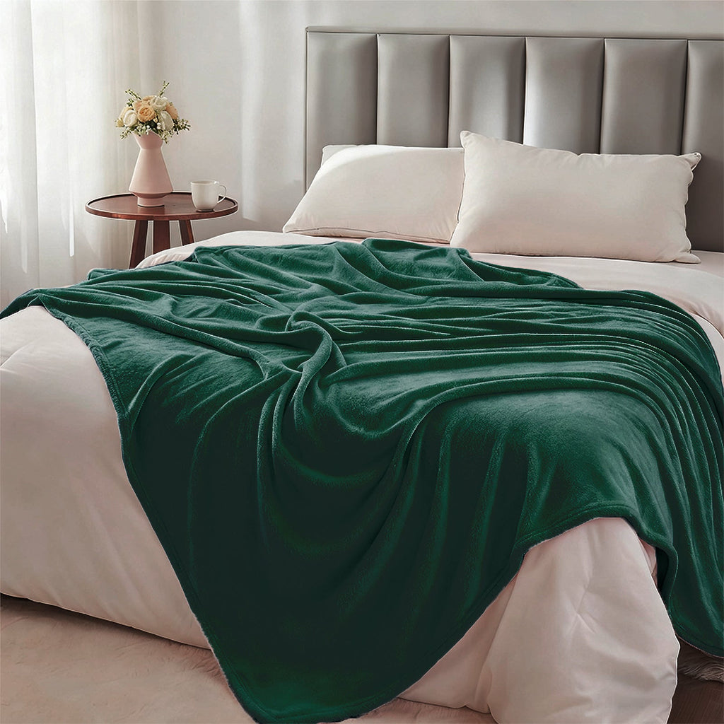 Hadi London Plain Fleece Throw Blanket – Super Soft Warm Lightweight Sofa & Bed Blanket